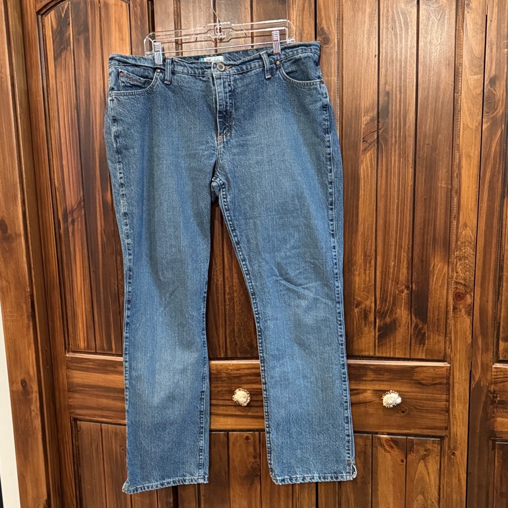 Wrangler Cash Women's Medium Blue Straight-Leg Jeans